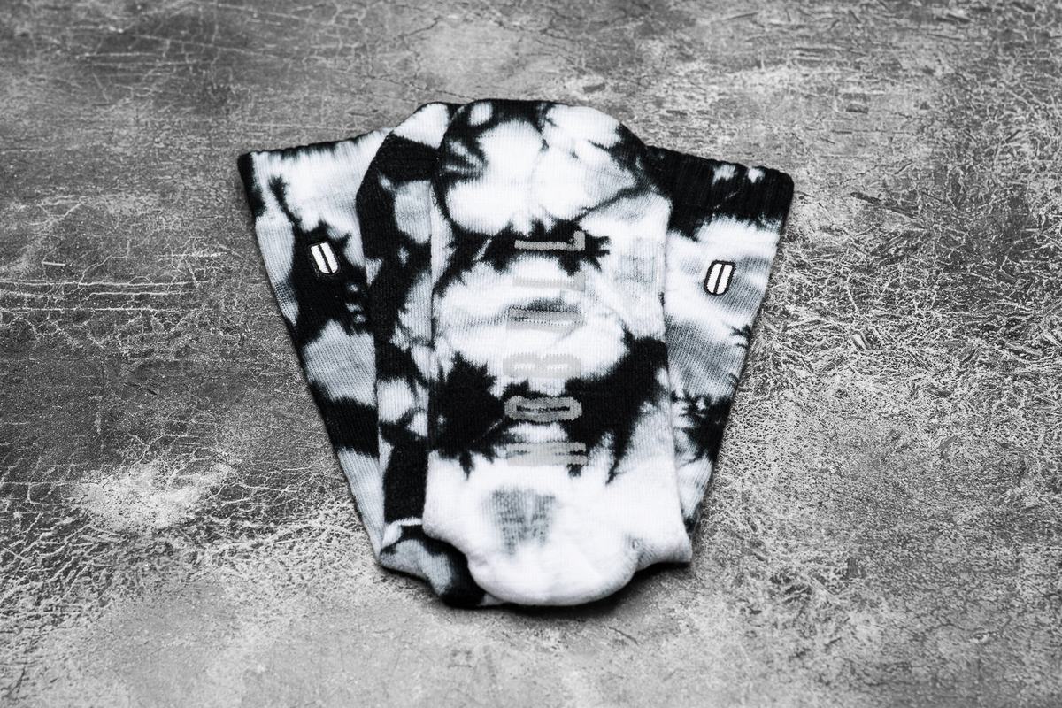 Nobull Crew Tie-Dye Men's Socks White Black | Australia (TW4603)